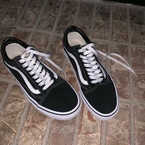 Woman’s Black Old Skool Vans // Size 8.5